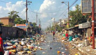 s.pleasantburg greenville garbage all over road